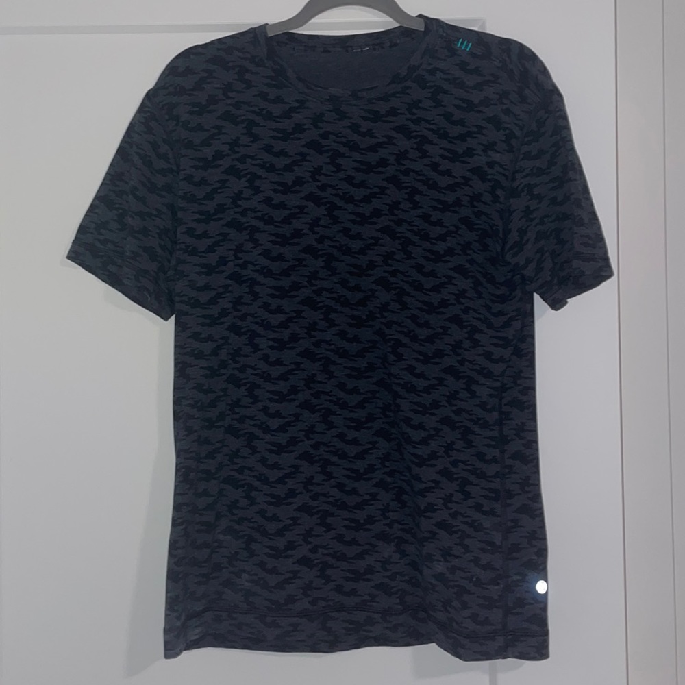 Black camo lululemon tee shirt